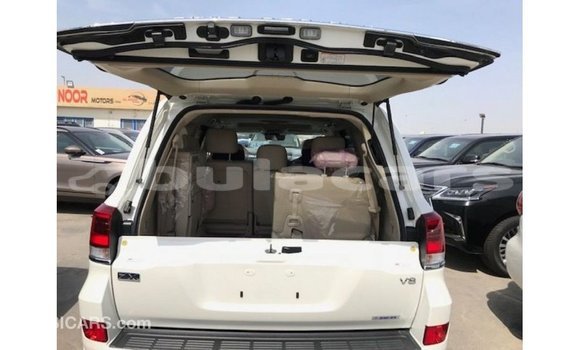 Buy Import Toyota Land Cruiser White Car in Import - Dubai in Central Buy Import Toyota Land Cruiser White Car in Import - Dubai in Central