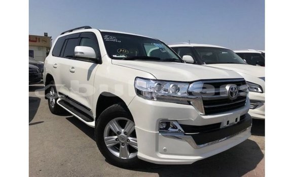 Acheter Import Voiture Toyota Land Cruiser Blanc à Import - Dubai, Central Acheter Import Voiture Toyota Land Cruiser Blanc à Import - Dubai, Central