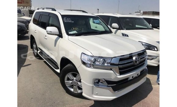 Acheter Import Voiture Toyota Land Cruiser Blanc à Import - Dubai, Central Acheter Import Voiture Toyota Land Cruiser Blanc à Import - Dubai, Central