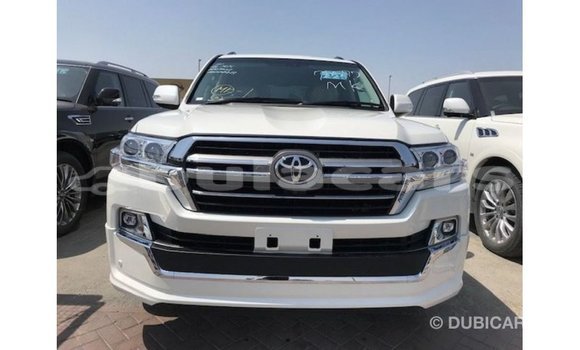 Acheter Import Voiture Toyota Land Cruiser Blanc à Import - Dubai, Central Acheter Import Voiture Toyota Land Cruiser Blanc à Import - Dubai, Central
