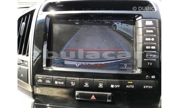 Acheter Import Voiture Toyota Land Cruiser Blanc à Import - Dubai, Central Acheter Import Voiture Toyota Land Cruiser Blanc à Import - Dubai, Central