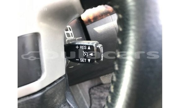 Acheter Import Voiture Toyota Land Cruiser Blanc à Import - Dubai, Central Acheter Import Voiture Toyota Land Cruiser Blanc à Import - Dubai, Central