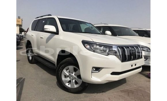 Acheter Import Voiture Toyota Prado Blanc à Import - Dubai, Central Acheter Import Voiture Toyota Prado Blanc à Import - Dubai, Central
