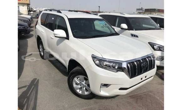Acheter Import Voiture Toyota Prado Blanc à Import - Dubai, Central Acheter Import Voiture Toyota Prado Blanc à Import - Dubai, Central