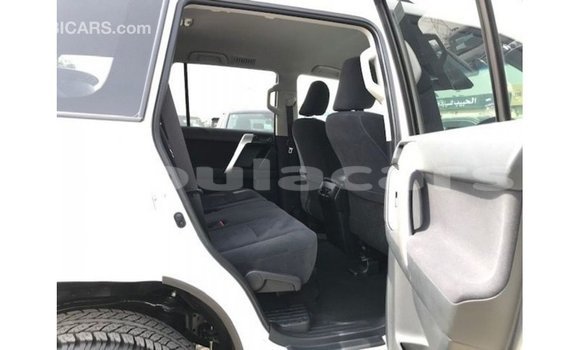 Acheter Import Voiture Toyota Prado Blanc à Import - Dubai, Central Acheter Import Voiture Toyota Prado Blanc à Import - Dubai, Central