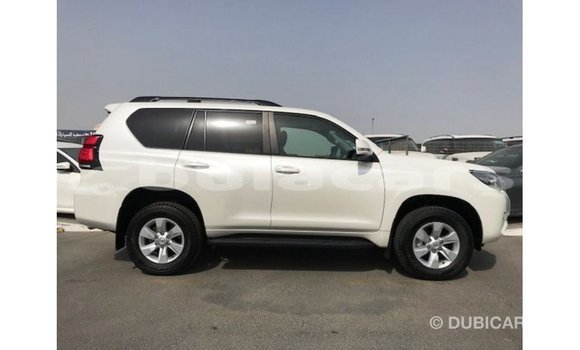Acheter Import Voiture Toyota Prado Blanc à Import - Dubai, Central Acheter Import Voiture Toyota Prado Blanc à Import - Dubai, Central