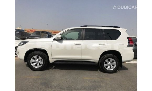 Acheter Import Voiture Toyota Prado Blanc à Import - Dubai, Central Acheter Import Voiture Toyota Prado Blanc à Import - Dubai, Central