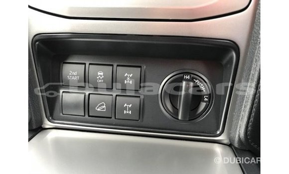 Acheter Import Voiture Toyota Prado Blanc à Import - Dubai, Central Acheter Import Voiture Toyota Prado Blanc à Import - Dubai, Central