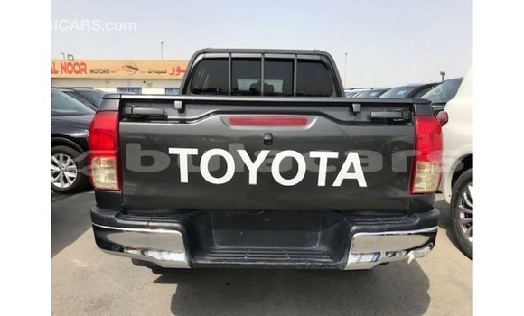 Acheter Import Voiture Toyota Hilux Noir à Import - Dubai, Central Acheter Import Voiture Toyota Hilux Noir à Import - Dubai, Central