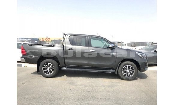 Acheter Import Voiture Toyota Hilux Noir à Import - Dubai, Central Acheter Import Voiture Toyota Hilux Noir à Import - Dubai, Central