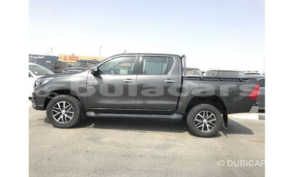 Acheter Import Voiture Toyota Hilux Noir à Import - Dubai, Central Acheter Import Voiture Toyota Hilux Noir à Import - Dubai, Central