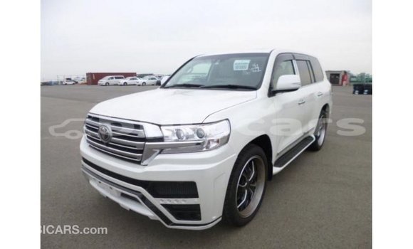 Acheter Import Voiture Toyota Land Cruiser Blanc à Import - Dubai, Central Acheter Import Voiture Toyota Land Cruiser Blanc à Import - Dubai, Central