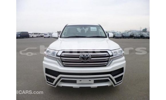 Acheter Import Voiture Toyota Land Cruiser Blanc à Import - Dubai, Central Acheter Import Voiture Toyota Land Cruiser Blanc à Import - Dubai, Central