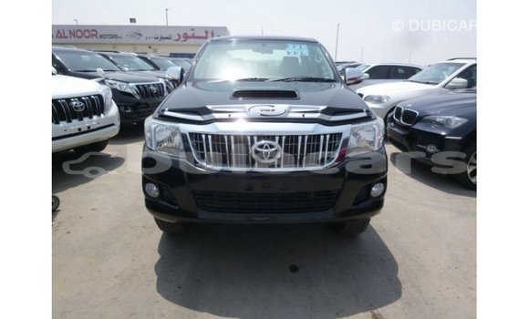 Acheter Import Voiture Toyota Hilux Noir à Import - Dubai, Central Acheter Import Voiture Toyota Hilux Noir à Import - Dubai, Central