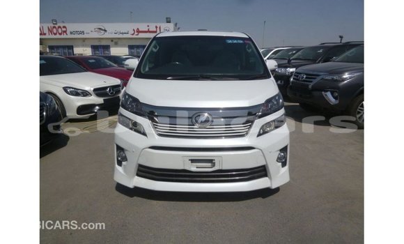 Buy Import Toyota Vellfire White Car in Import - Dubai in Central Buy Import Toyota Vellfire White Car in Import - Dubai in Central
