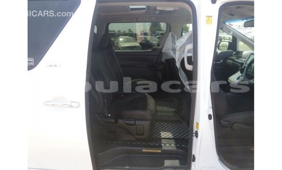 Buy Import Toyota Vellfire White Car in Import - Dubai in Central Buy Import Toyota Vellfire White Car in Import - Dubai in Central