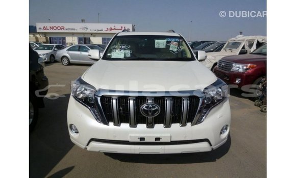 Acheter Import Voiture Toyota Prado Blanc à Import - Dubai, Central Acheter Import Voiture Toyota Prado Blanc à Import - Dubai, Central