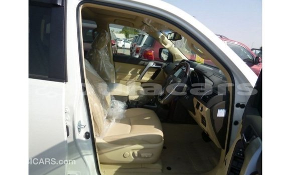 Acheter Import Voiture Toyota Prado Blanc à Import - Dubai, Central Acheter Import Voiture Toyota Prado Blanc à Import - Dubai, Central
