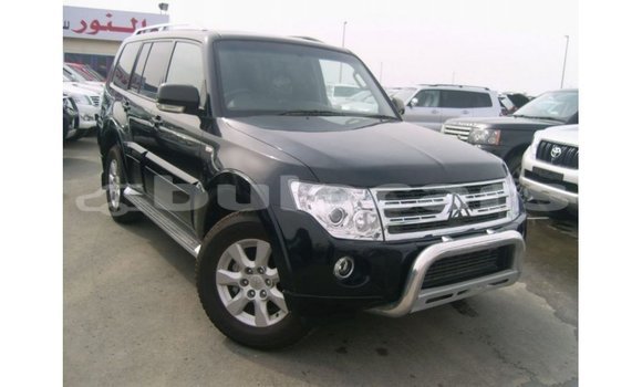Acheter Import Voiture Mitsubishi Pajero Noir à Import - Dubai, Central Acheter Import Voiture Mitsubishi Pajero Noir à Import - Dubai, Central