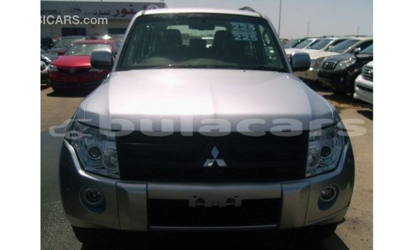 Acheter Import Voiture Mitsubishi Pajero Gris à Import - Dubai, Central Acheter Import Voiture Mitsubishi Pajero Gris à Import - Dubai, Central