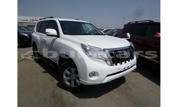 Acheter Import Voiture Toyota Prado Blanc à Import - Dubai, Central Acheter Import Voiture Toyota Prado Blanc à Import - Dubai, Central