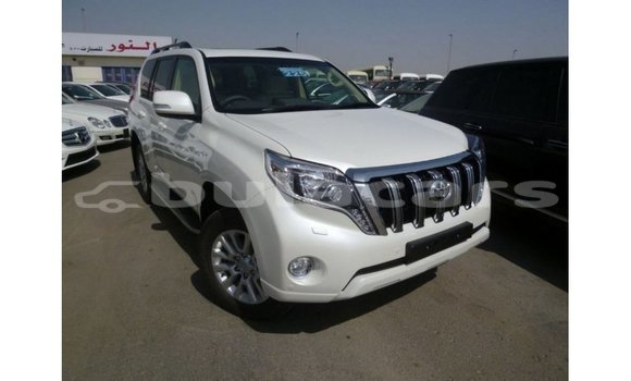 Acheter Import Voiture Toyota Prado Blanc à Import - Dubai, Central Acheter Import Voiture Toyota Prado Blanc à Import - Dubai, Central
