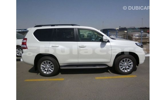 Acheter Import Voiture Toyota Prado Blanc à Import - Dubai, Central Acheter Import Voiture Toyota Prado Blanc à Import - Dubai, Central