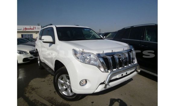 Acheter Import Voiture Toyota Prado Blanc à Import - Dubai, Central Acheter Import Voiture Toyota Prado Blanc à Import - Dubai, Central