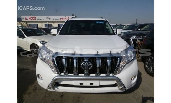 Acheter Import Voiture Toyota Prado Blanc à Import - Dubai, Central Acheter Import Voiture Toyota Prado Blanc à Import - Dubai, Central