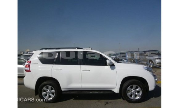 Acheter Import Voiture Toyota Prado Blanc à Import - Dubai, Central Acheter Import Voiture Toyota Prado Blanc à Import - Dubai, Central