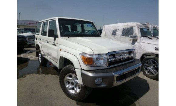 Buy Import Toyota Land Cruiser White Car in Import - Dubai in Central Buy Import Toyota Land Cruiser White Car in Import - Dubai in Central