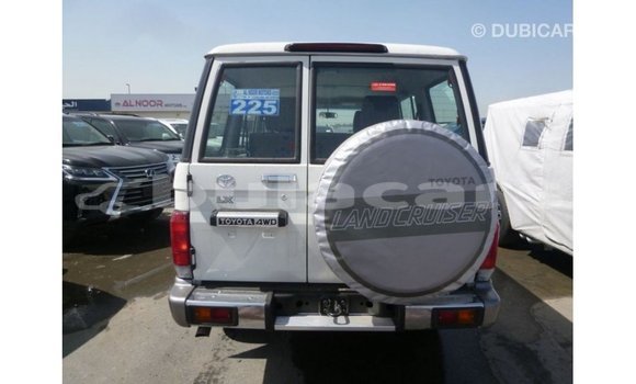Buy Import Toyota Land Cruiser White Car in Import - Dubai in Central Buy Import Toyota Land Cruiser White Car in Import - Dubai in Central
