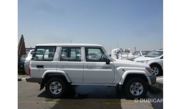 Buy Import Toyota Land Cruiser White Car in Import - Dubai in Central Buy Import Toyota Land Cruiser White Car in Import - Dubai in Central