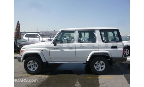 Buy Import Toyota Land Cruiser White Car in Import - Dubai in Central Buy Import Toyota Land Cruiser White Car in Import - Dubai in Central