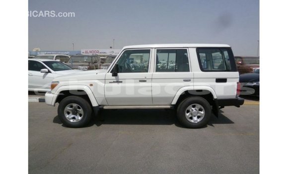 Acheter Import Voiture Toyota Land Cruiser Blanc à Import - Dubai, Central Acheter Import Voiture Toyota Land Cruiser Blanc à Import - Dubai, Central