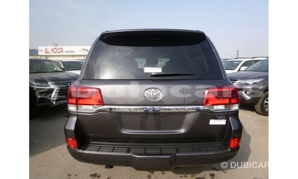 Acheter Import Voiture Toyota Land Cruiser Gris à Import - Dubai, Central Acheter Import Voiture Toyota Land Cruiser Gris à Import - Dubai, Central