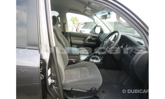 Acheter Import Voiture Toyota Land Cruiser Gris à Import - Dubai, Central Acheter Import Voiture Toyota Land Cruiser Gris à Import - Dubai, Central
