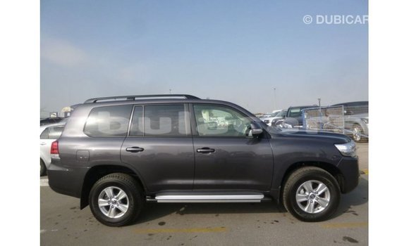 Acheter Import Voiture Toyota Land Cruiser Gris à Import - Dubai, Central Acheter Import Voiture Toyota Land Cruiser Gris à Import - Dubai, Central