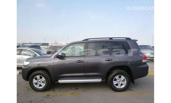 Acheter Import Voiture Toyota Land Cruiser Gris à Import - Dubai, Central Acheter Import Voiture Toyota Land Cruiser Gris à Import - Dubai, Central