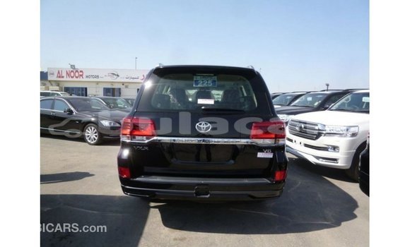 Acheter Import Voiture Toyota Land Cruiser Noir à Import - Dubai, Central Acheter Import Voiture Toyota Land Cruiser Noir à Import - Dubai, Central