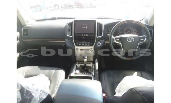 Buy Import Toyota Land Cruiser White Car in Import - Dubai in Central Buy Import Toyota Land Cruiser White Car in Import - Dubai in Central