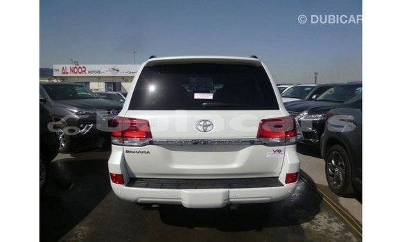 Buy Import Toyota Land Cruiser White Car in Import - Dubai in Central Buy Import Toyota Land Cruiser White Car in Import - Dubai in Central