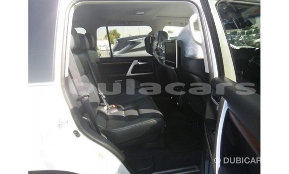 Buy Import Toyota Land Cruiser White Car in Import - Dubai in Central Buy Import Toyota Land Cruiser White Car in Import - Dubai in Central