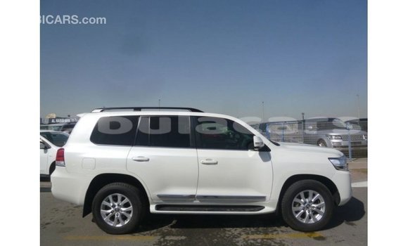 Buy Import Toyota Land Cruiser White Car in Import - Dubai in Central Buy Import Toyota Land Cruiser White Car in Import - Dubai in Central