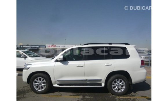 Buy Import Toyota Land Cruiser White Car in Import - Dubai in Central Buy Import Toyota Land Cruiser White Car in Import - Dubai in Central