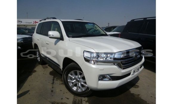Buy Import Toyota Land Cruiser White Car in Import - Dubai in Central Buy Import Toyota Land Cruiser White Car in Import - Dubai in Central