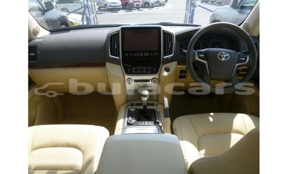 Buy Import Toyota Land Cruiser White Car in Import - Dubai in Central Buy Import Toyota Land Cruiser White Car in Import - Dubai in Central