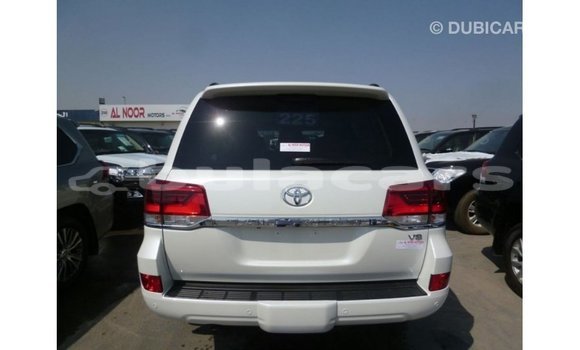 Buy Import Toyota Land Cruiser White Car in Import - Dubai in Central Buy Import Toyota Land Cruiser White Car in Import - Dubai in Central