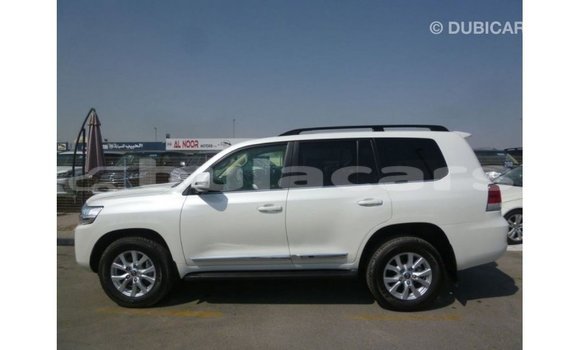 Buy Import Toyota Land Cruiser White Car in Import - Dubai in Central Buy Import Toyota Land Cruiser White Car in Import - Dubai in Central