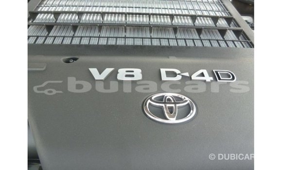 Buy Import Toyota Land Cruiser White Car in Import - Dubai in Central Buy Import Toyota Land Cruiser White Car in Import - Dubai in Central